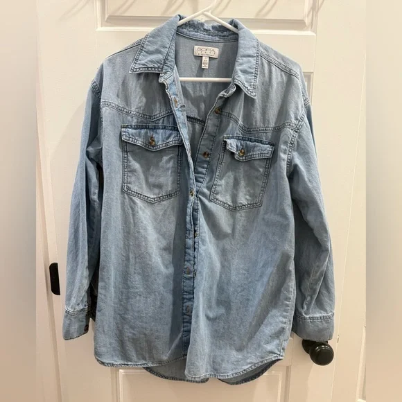 NWOT Sofia Vergara Light Blue Denim Shirt - Picture 1 of 5